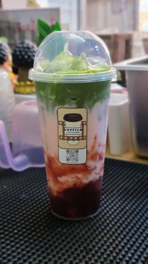 สตรอว์เบอร์รี่มัทฉะลาเต้ (Strawberry Matcha Latte)